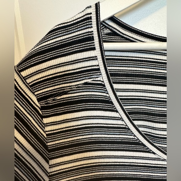 SALE 3/$15 American Eagle black and blue lined Soft & Sexy Ribbed Tee - Picture 3 of 4